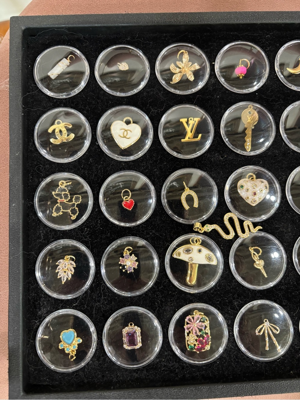 Designer charms and more. 51 pieces - Picture 9 of 10